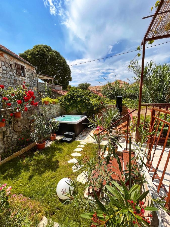 Holiday Home Skala With Hot Tub & Kala With Terrace Pitve 외부 사진