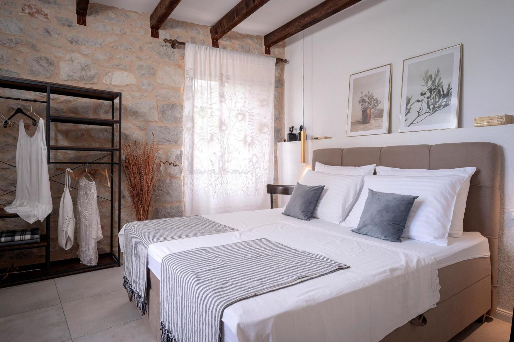 Holiday Home Skala With Hot Tub & Kala With Terrace Pitve 외부 사진