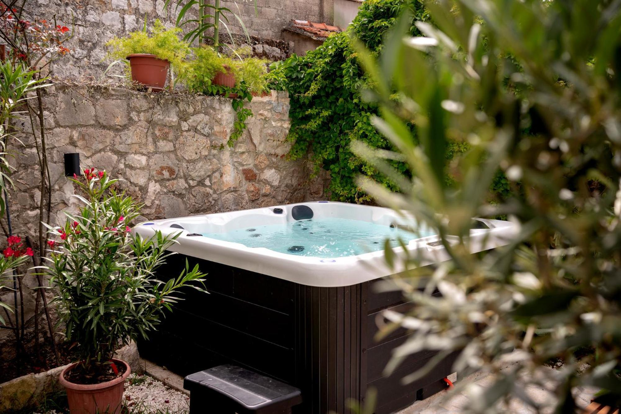 Holiday Home Skala With Hot Tub & Kala With Terrace Pitve 외부 사진