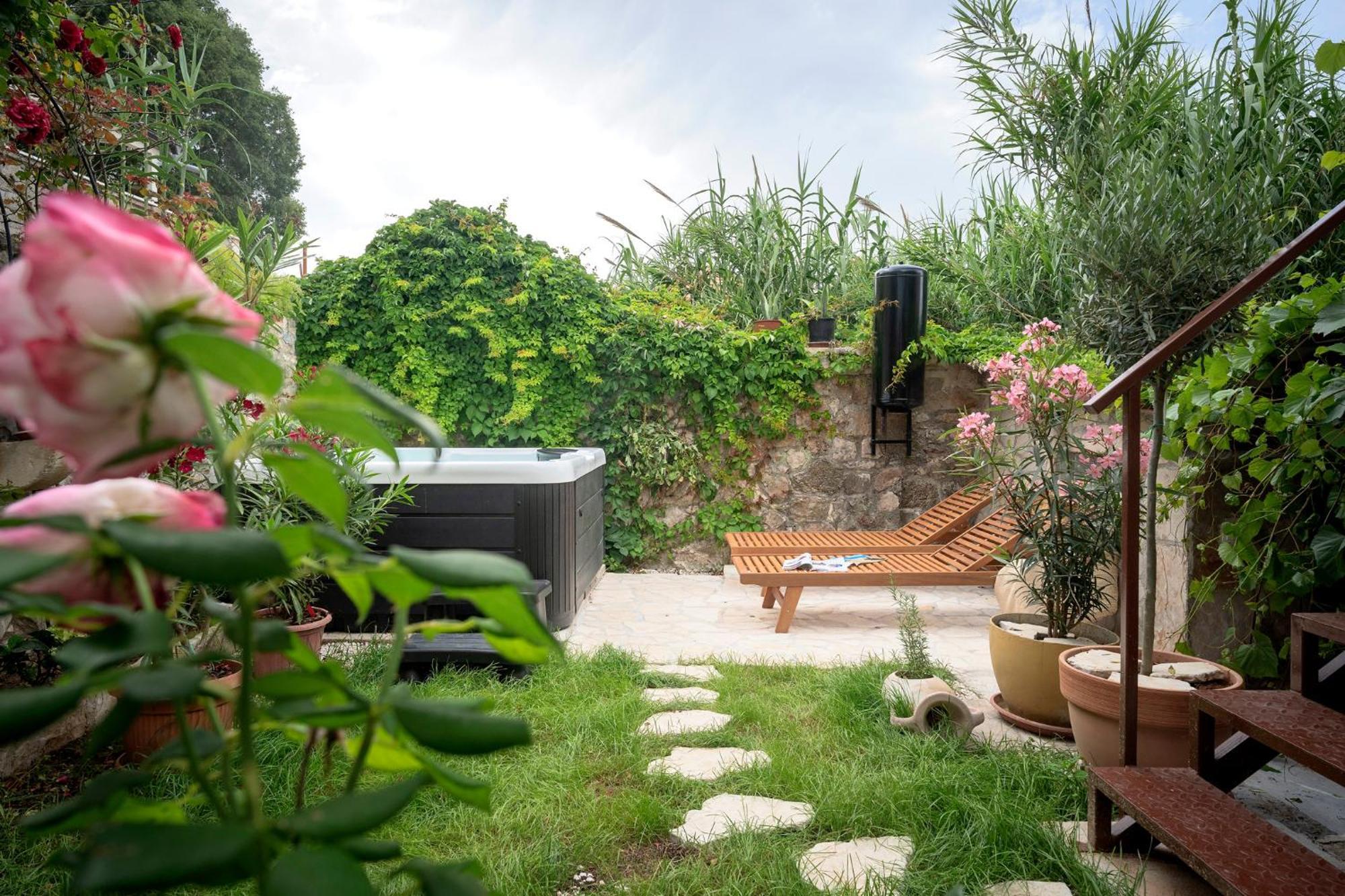 Holiday Home Skala With Hot Tub & Kala With Terrace Pitve 외부 사진