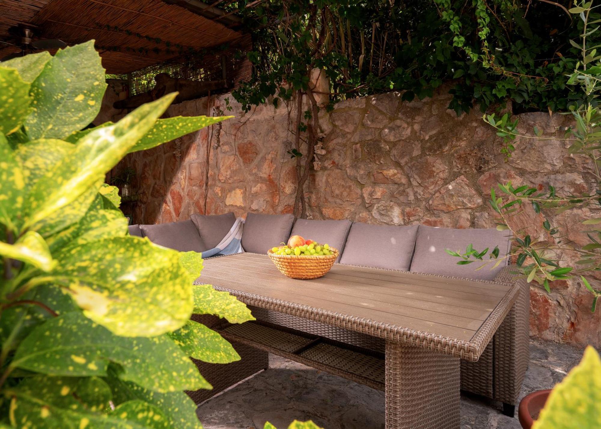 Holiday Home Skala With Hot Tub & Kala With Terrace Pitve 외부 사진