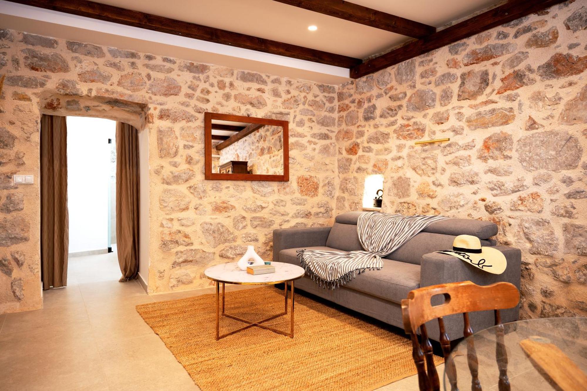 Holiday Home Skala With Hot Tub & Kala With Terrace Pitve 외부 사진